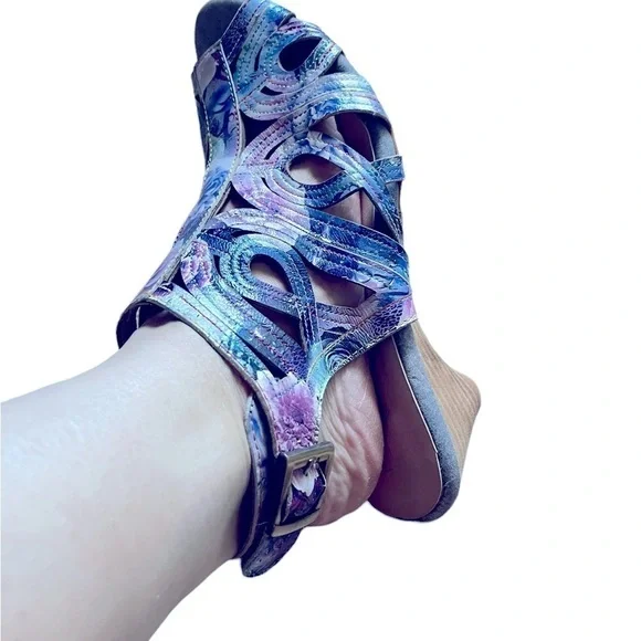 L'ARTISTE Flourisha Gladiator‎ Sandals